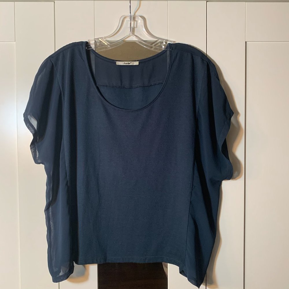 Papaya Navy Blue Flowy Cropped Top!